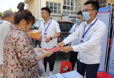河南淮滨 便民服务流动车 打通服务“最后一公里”